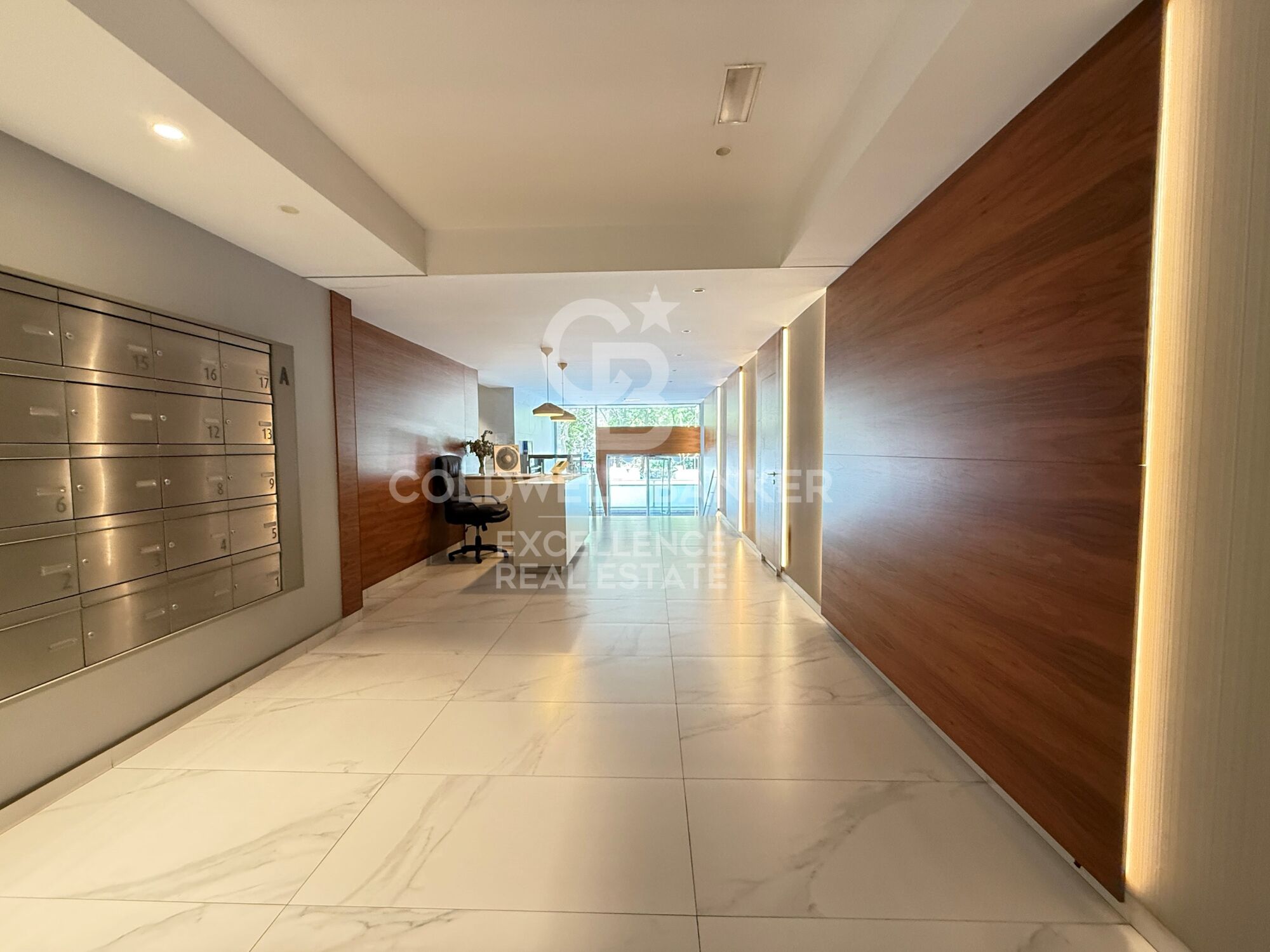 Appartement de 200m2 à côté des facultés et du métro.