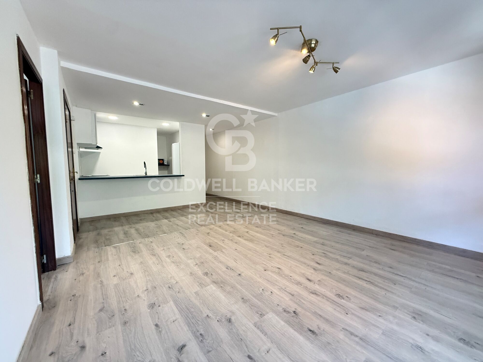 Appartement de 200m2 à côté des facultés et du métro.