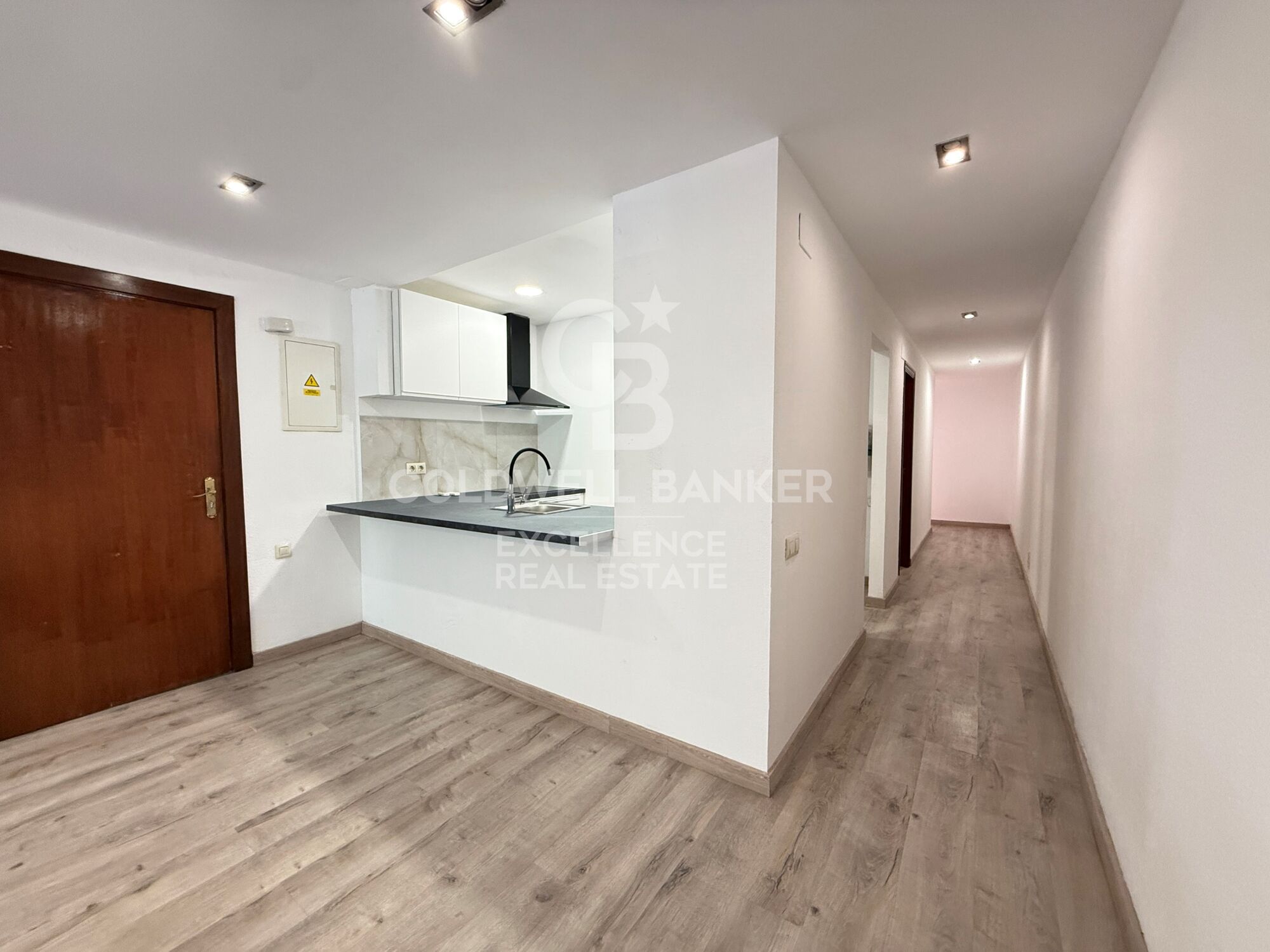 Appartement de 200m2 à côté des facultés et du métro.