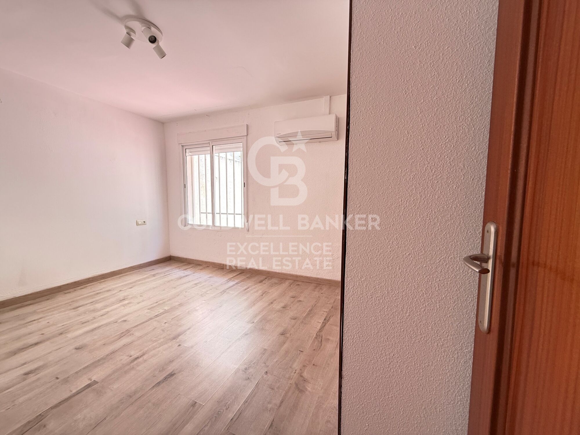 Appartement de 200m2 à côté des facultés et du métro.