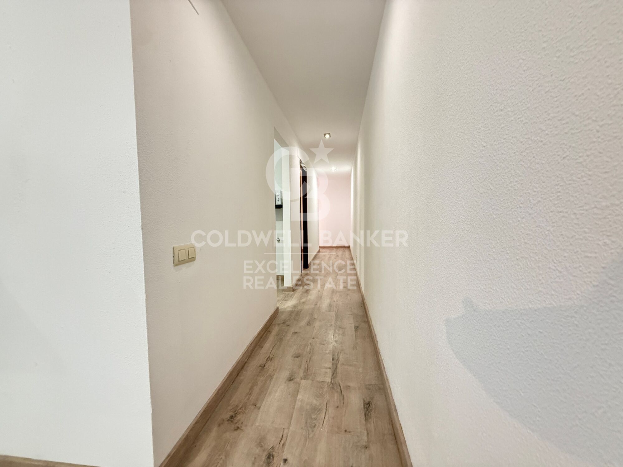 Appartement de 200m2 à côté des facultés et du métro.