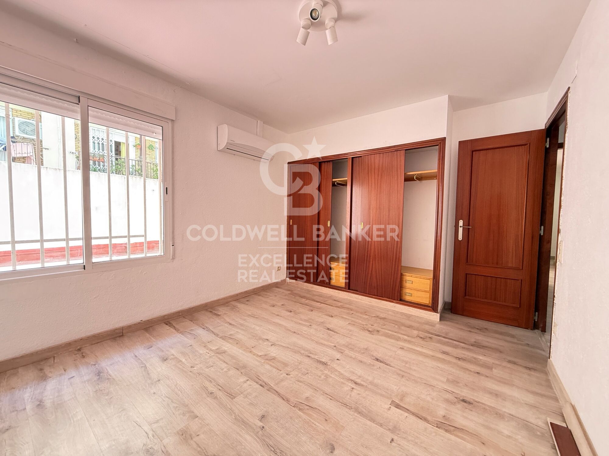 Appartement de 200m2 à côté des facultés et du métro.
