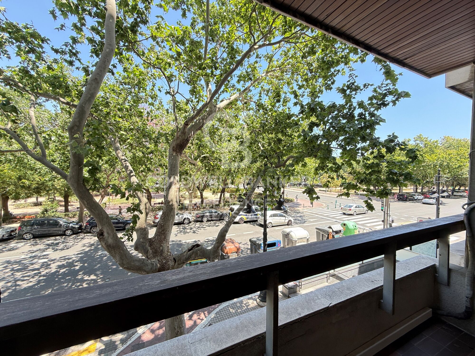 Appartement de 200m2 à côté des facultés et du métro.