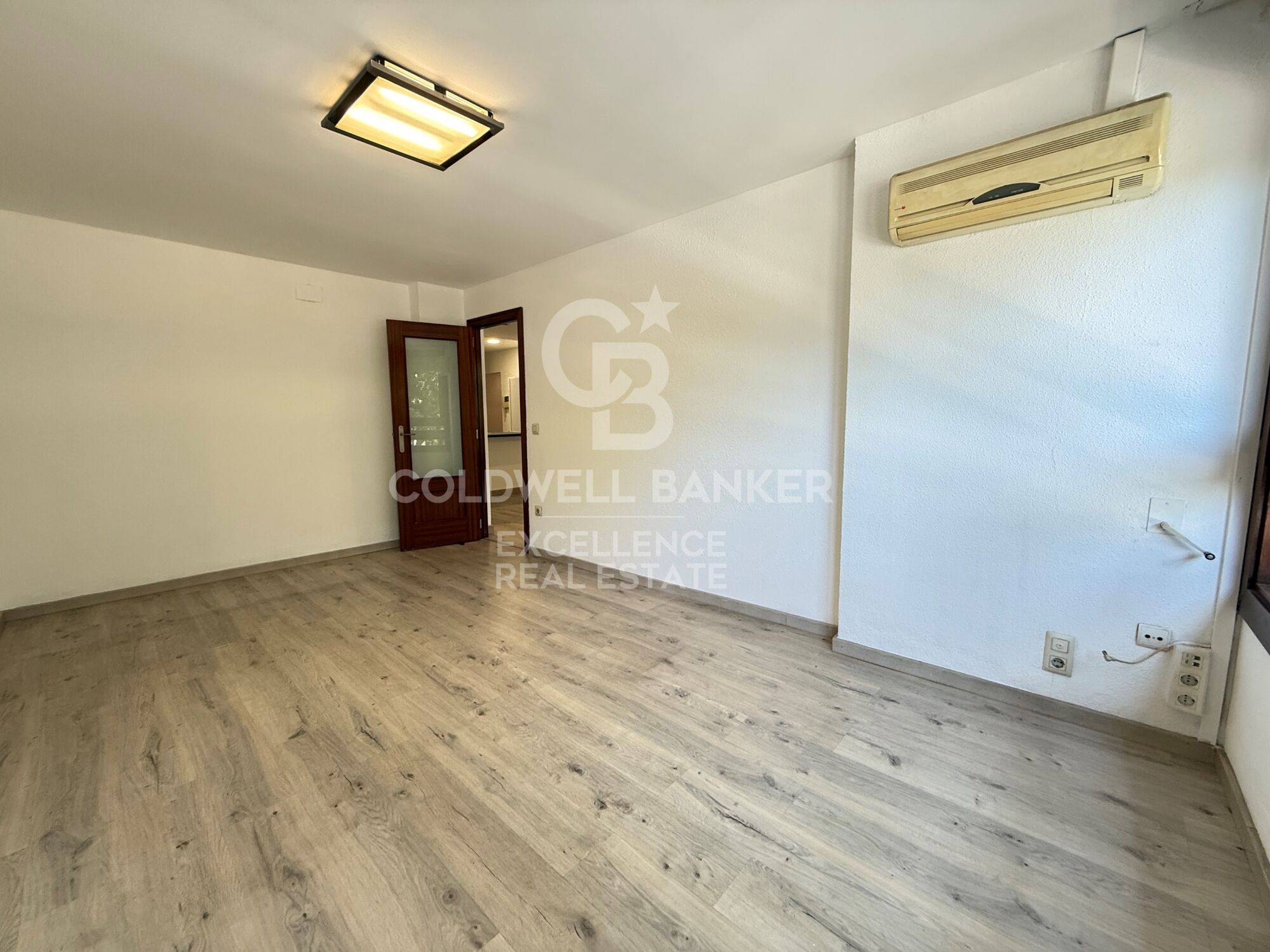 Appartement de 200m2 à côté des facultés et du métro.