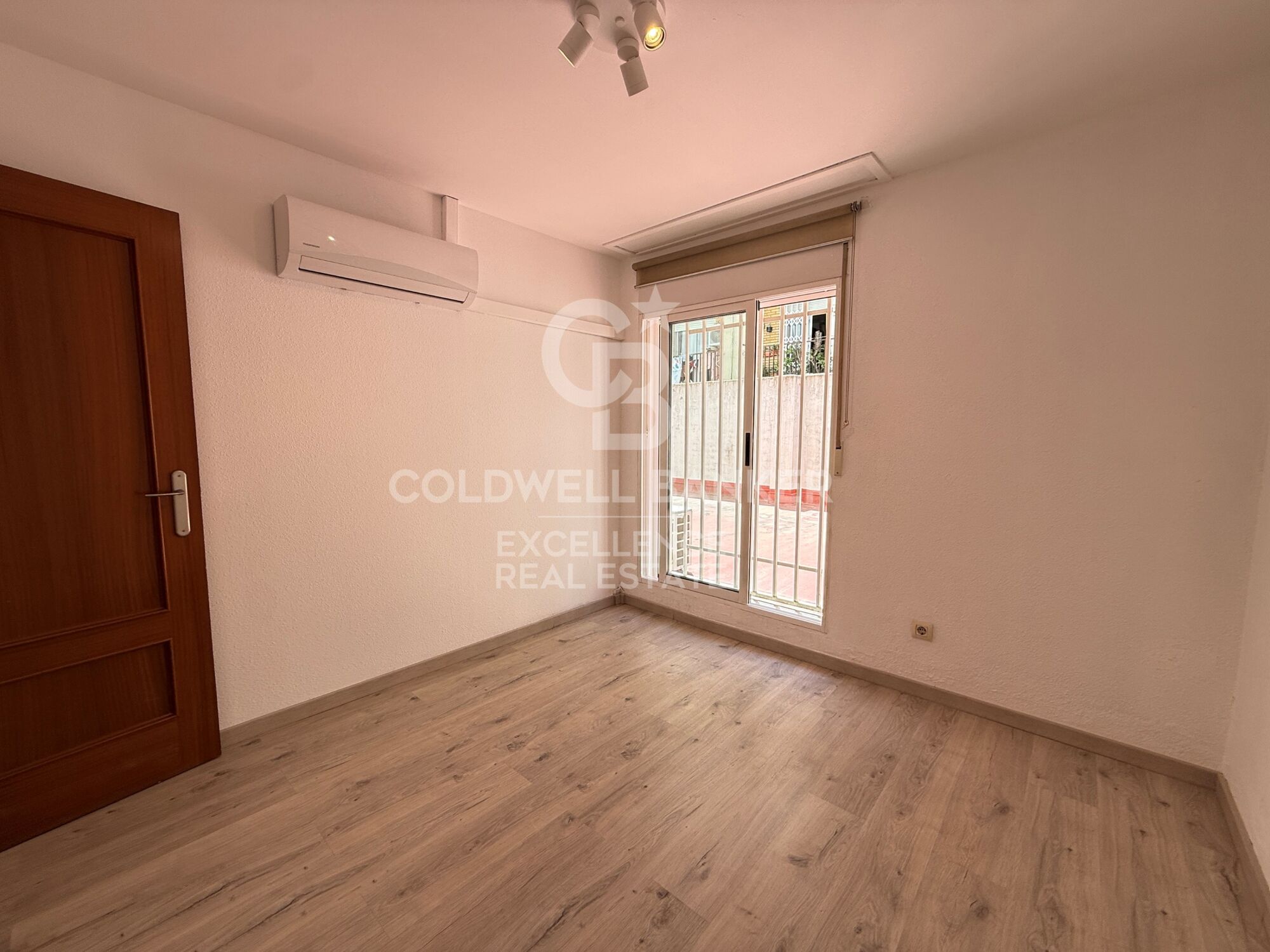 Appartement de 200m2 à côté des facultés et du métro.
