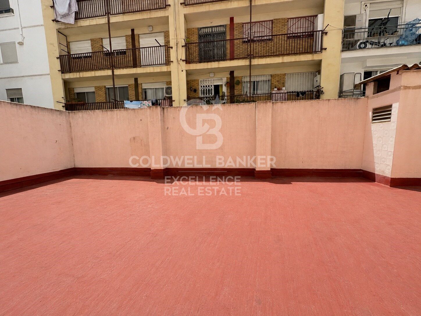 Appartement de 200m2 à côté des facultés et du métro.