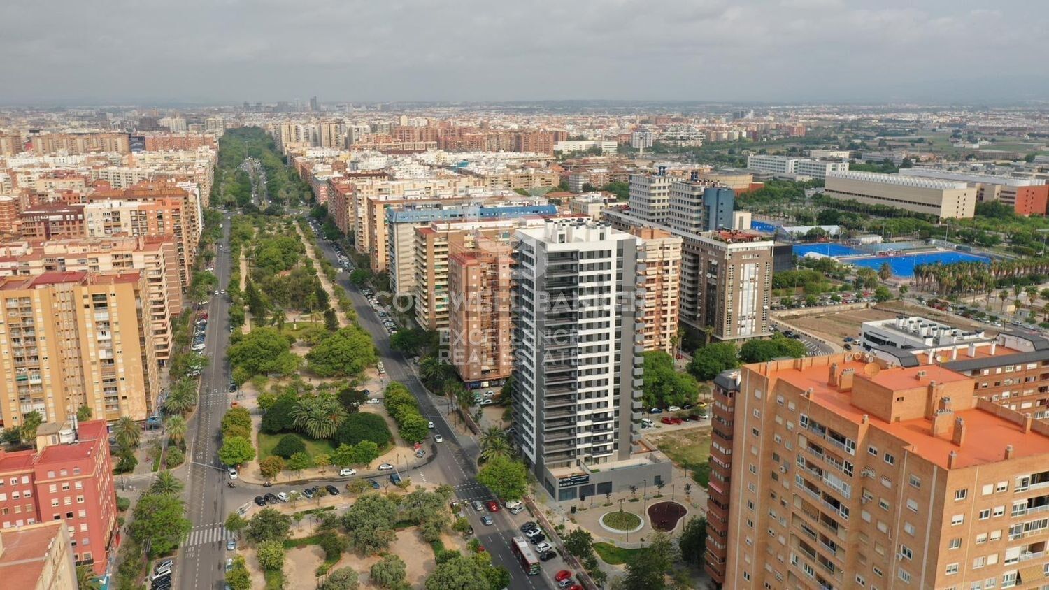 Piso de 200m2 junto a Facultades y metro.