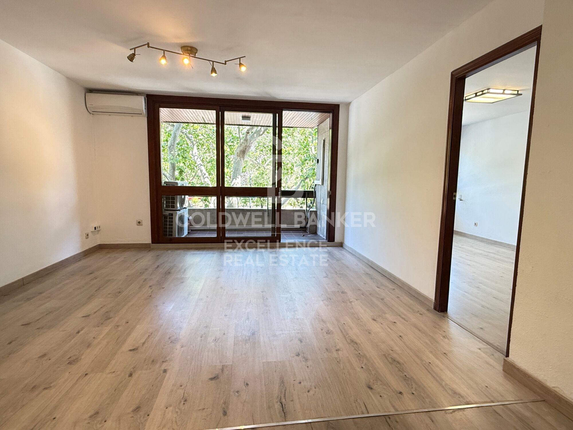 Piso de 200m2 junto a Facultades y Metro en Av. Blasco Ibañez.