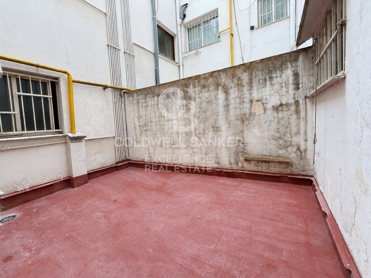 200 m² große Wohnung nahe Universitäten und Metro an der Avenida Blasco Ibáñez