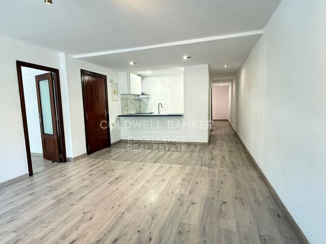 Appartement de 200m2 à côté des facultés et du métro.