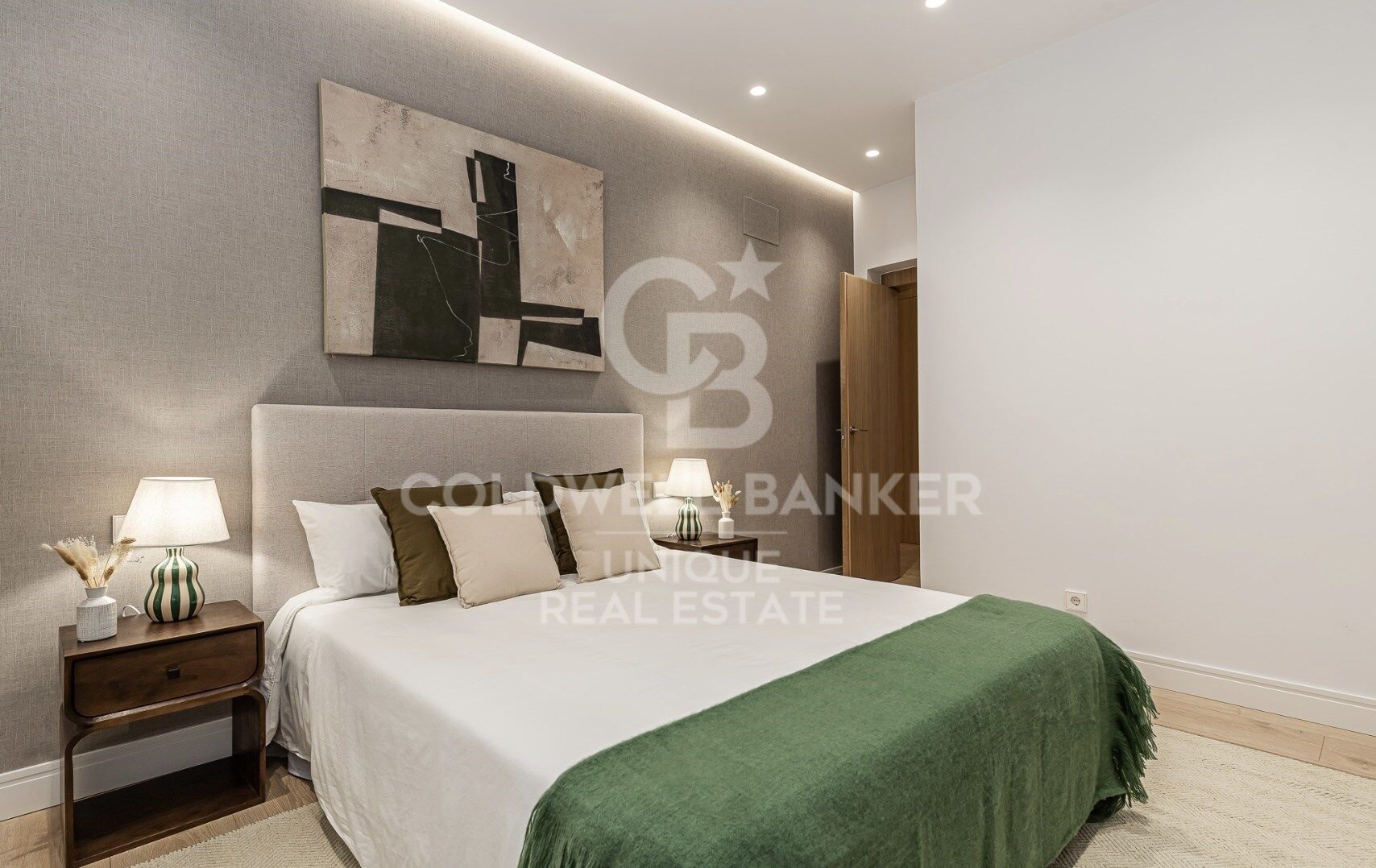 Renovierte Außenwohnung mit vier Schlafzimmern im Cuatro Caminos, Madrid