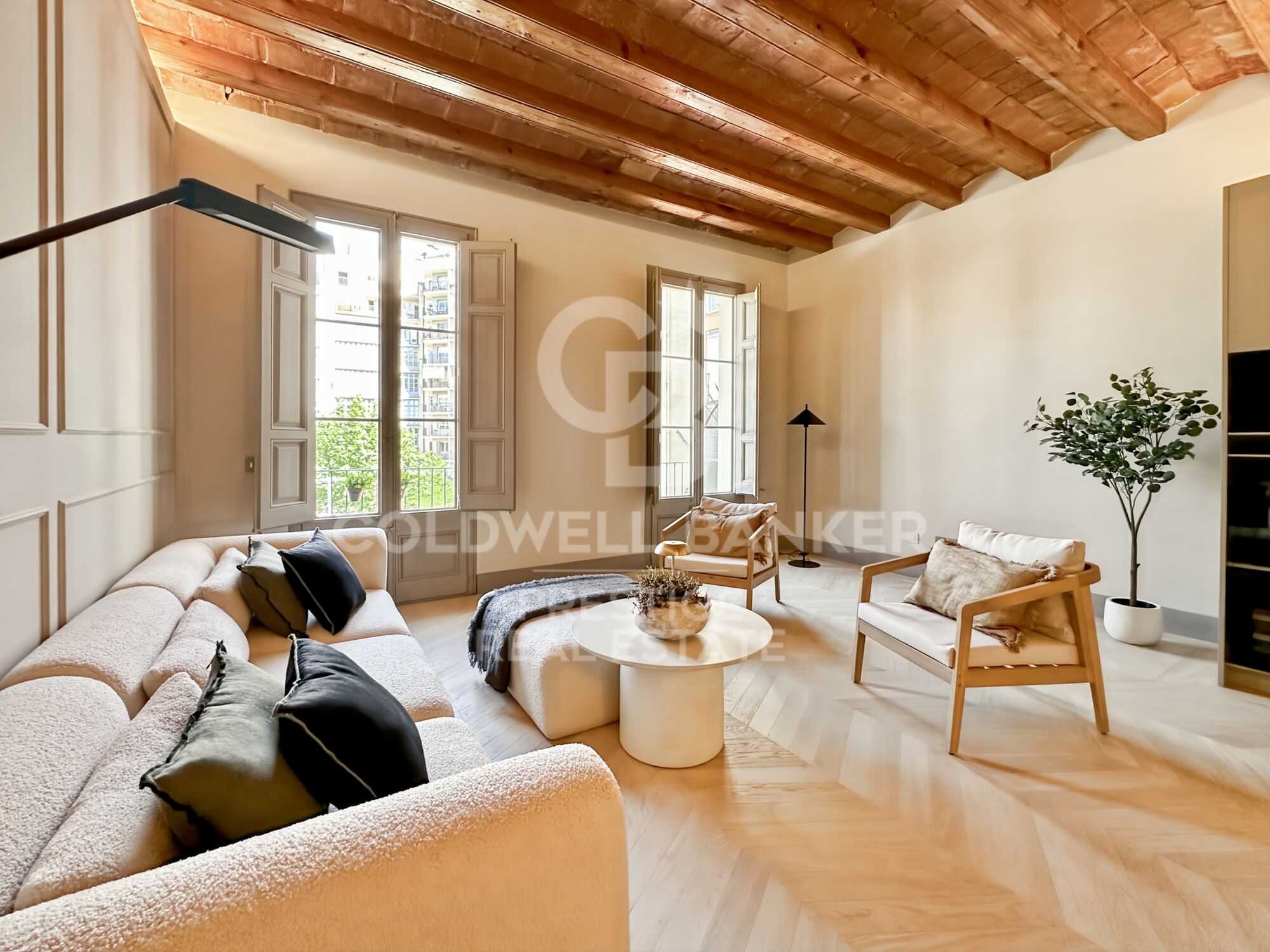 Exclusive renovated home in the heart of Eixample, next to Rambla de Catalunya