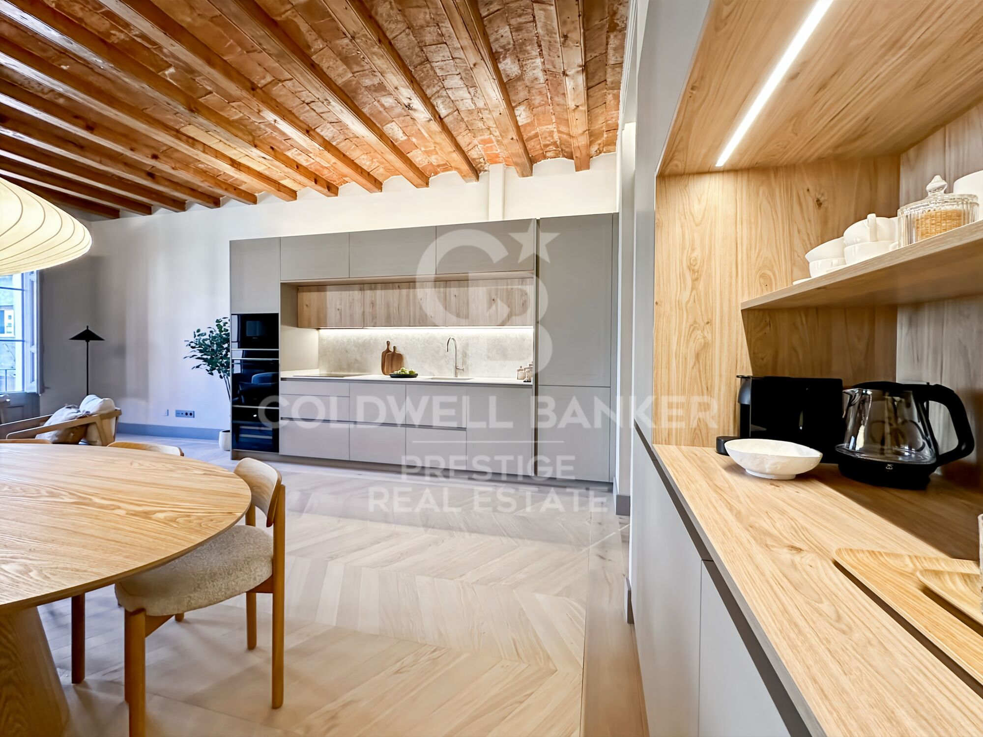 Exclusive renovated home in the heart of Eixample, next to Rambla de Catalunya