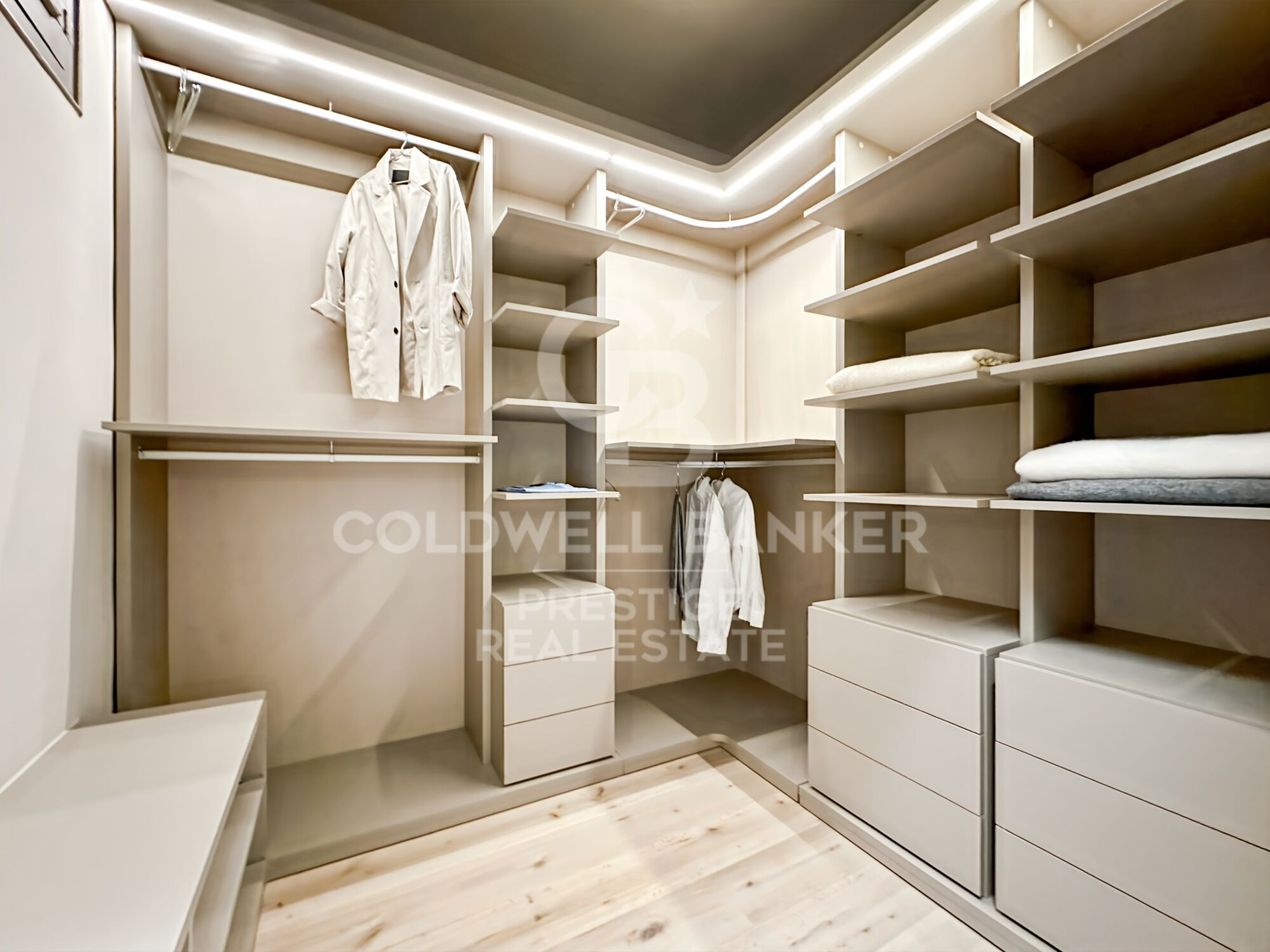 Exclusive renovated home in the heart of Eixample, next to Rambla de Catalunya