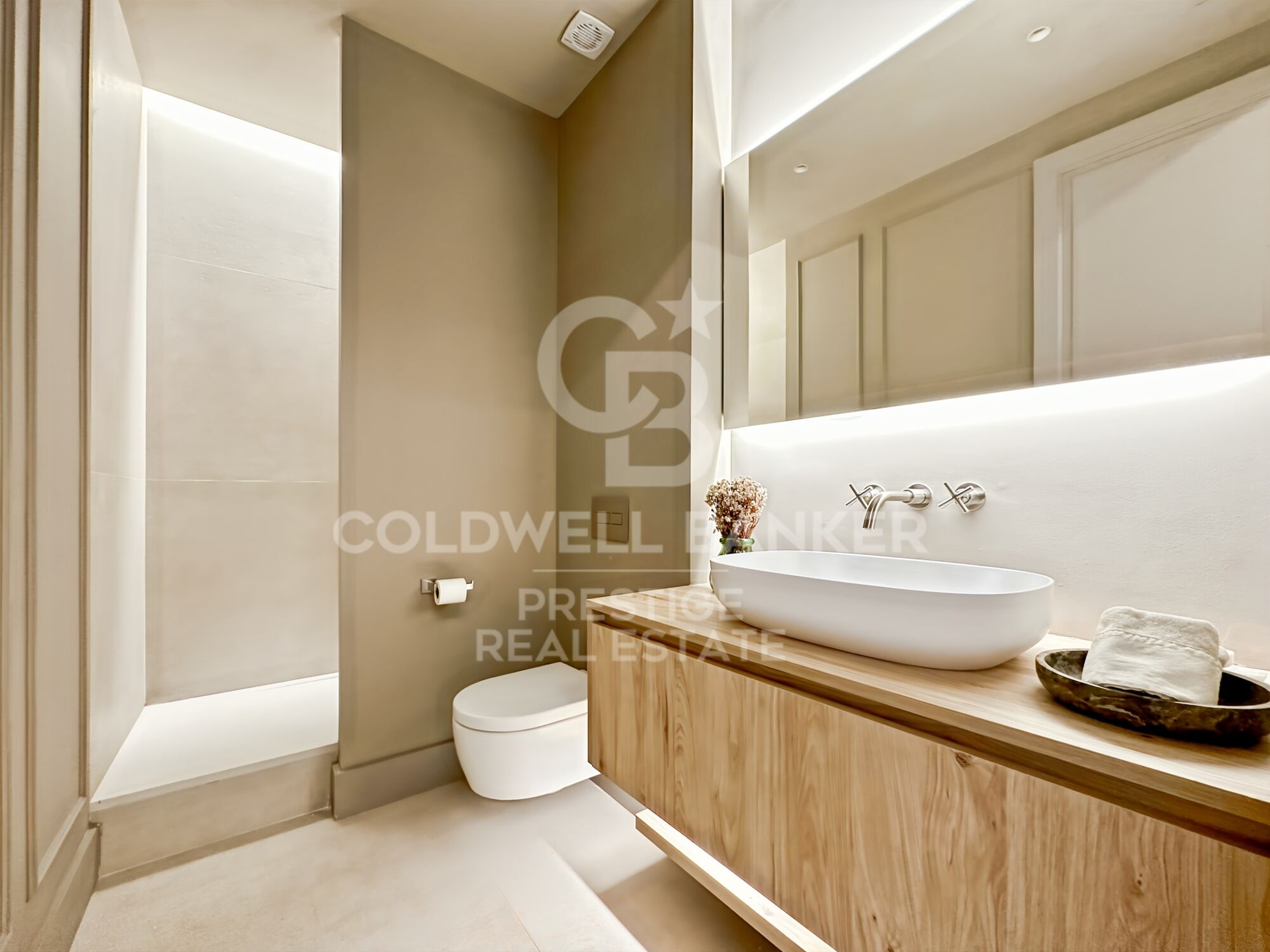 Exclusive renovated home in the heart of Eixample, next to Rambla de Catalunya
