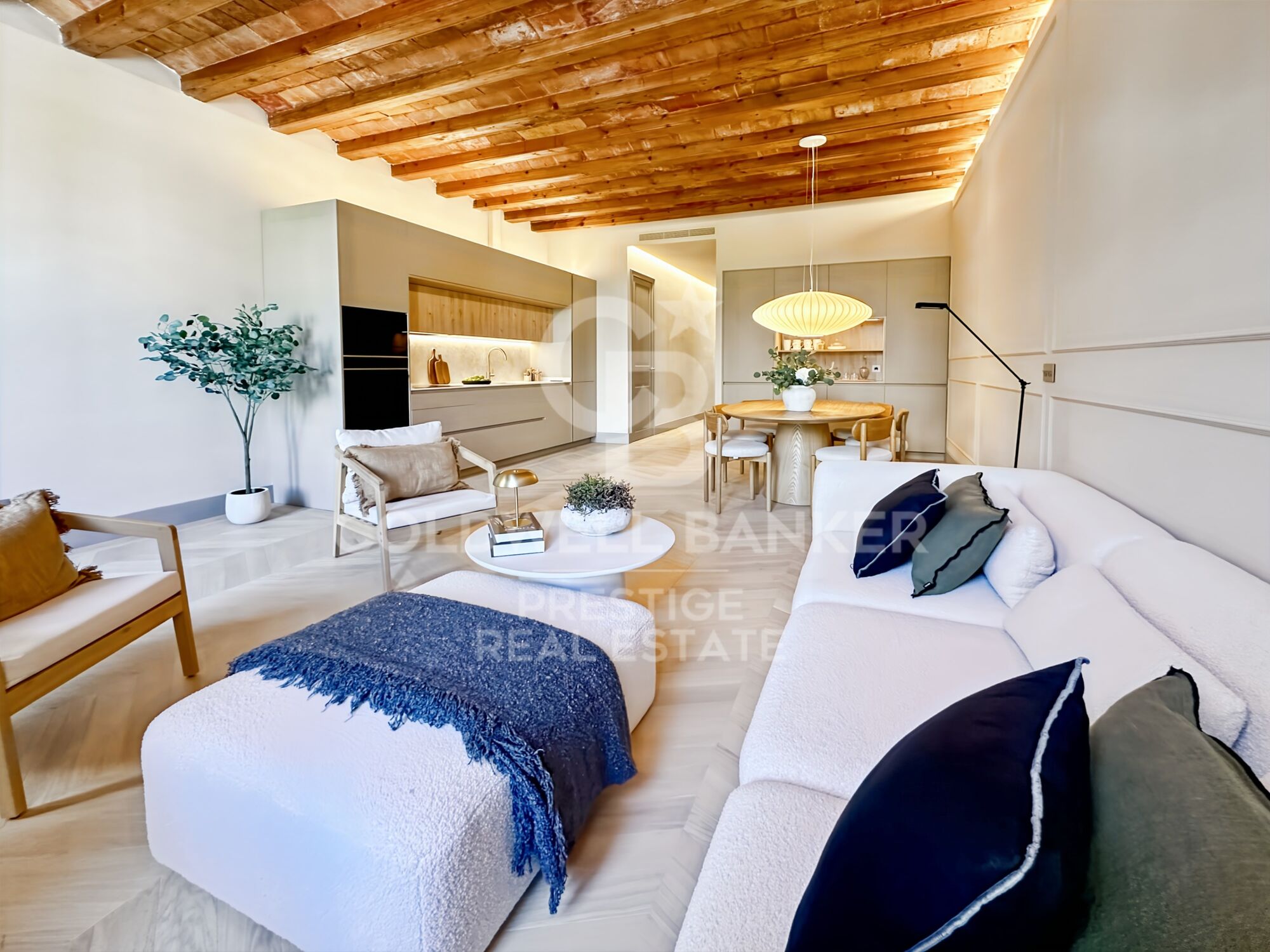Exclusive renovated home in the heart of Eixample, next to Rambla de Catalunya