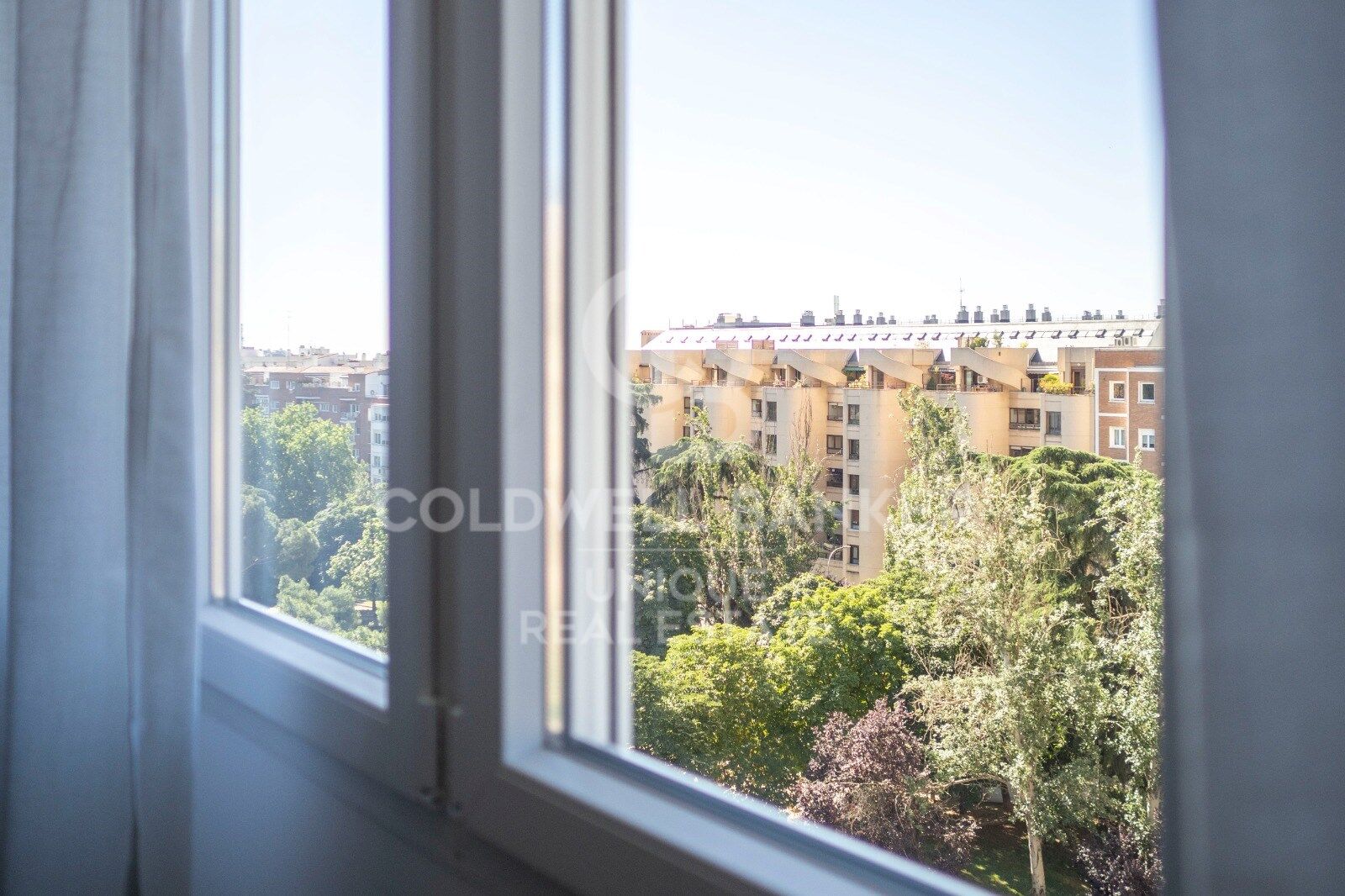 Renovated 4-Bedroom Apartment in Chamartín