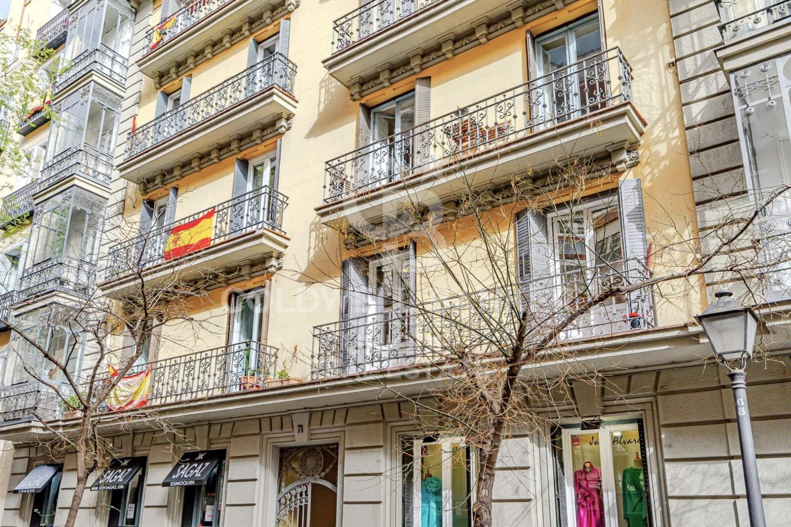 Piso exterior reformado con tres dormitorios en Goya, Madrid