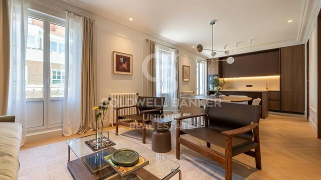 Renovated exterior flat with three bedrooms in Goya, Madrid