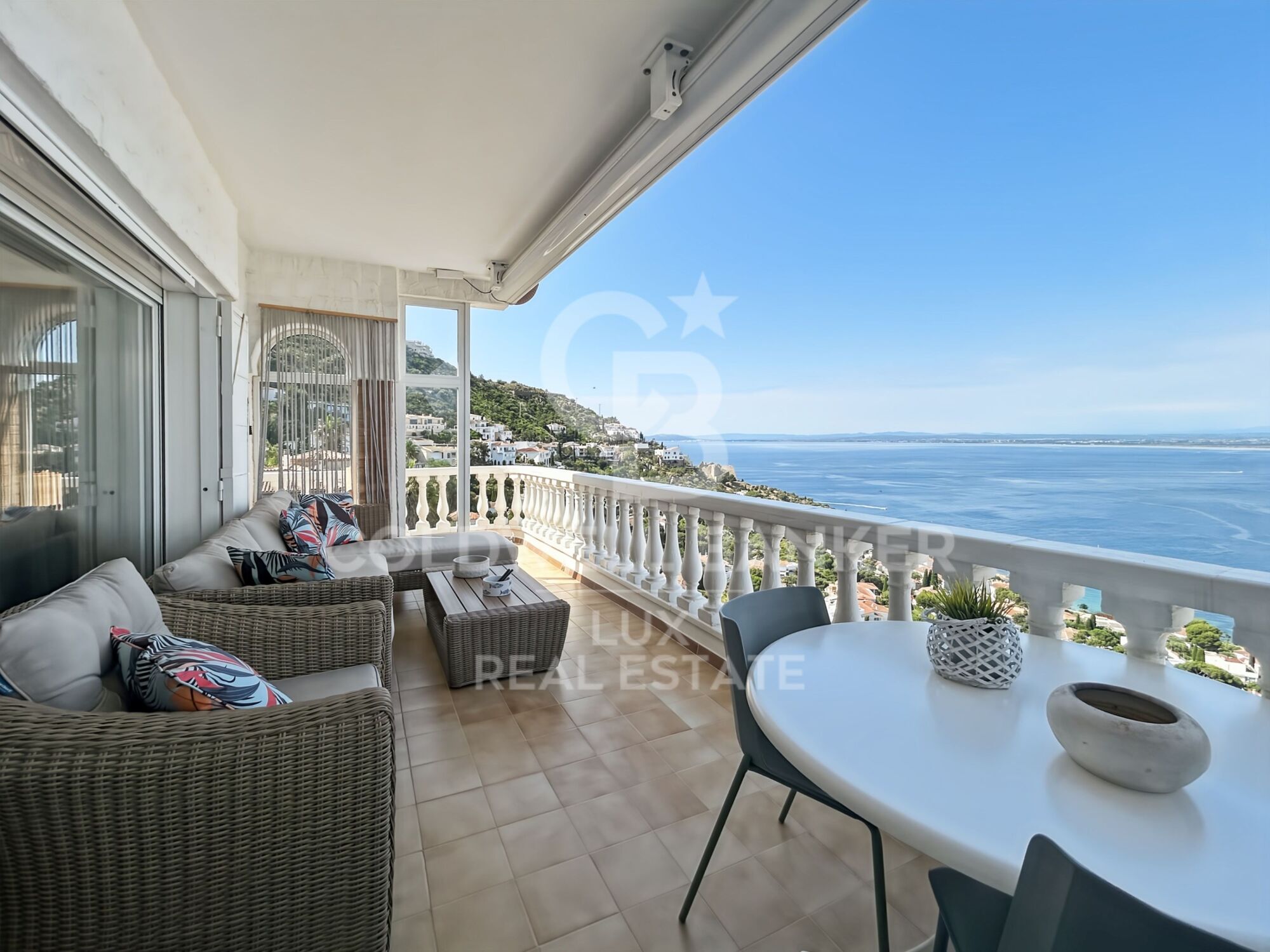 Appartement avec vue sur la mer, terrasse et garage privé