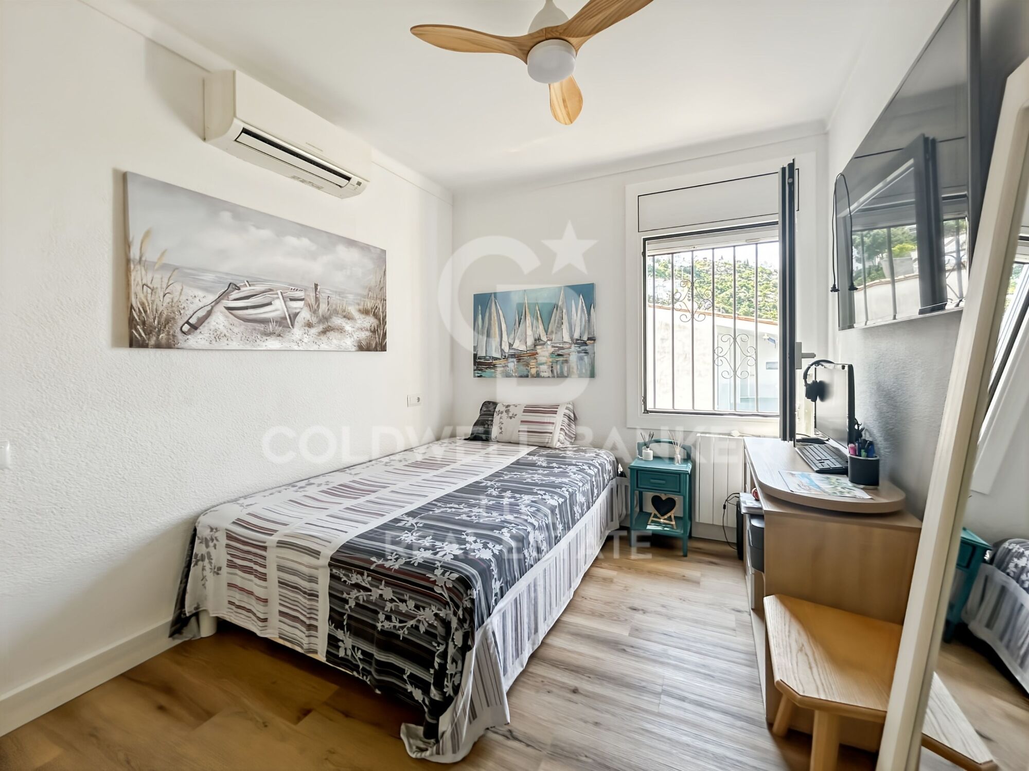 Appartement avec vue sur la mer, terrasse et garage privé
