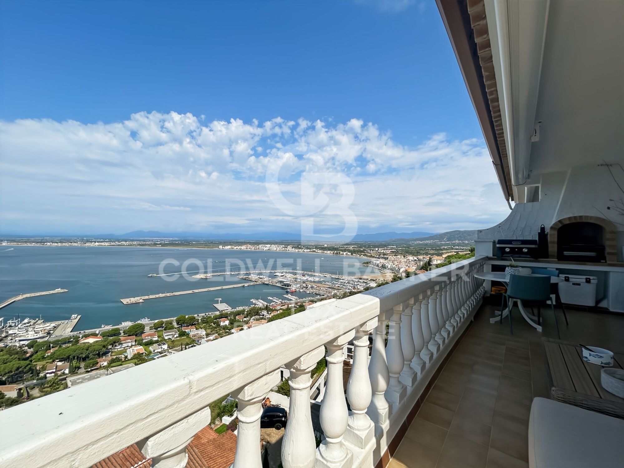 Appartement avec vue sur la mer, terrasse et garage privé