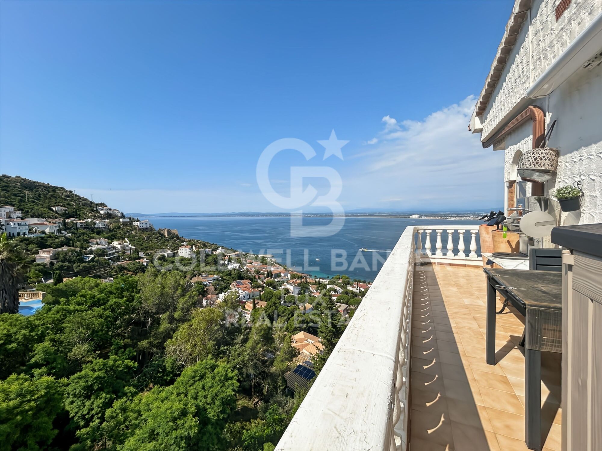 Appartement avec vue sur la mer, terrasse et garage privé
