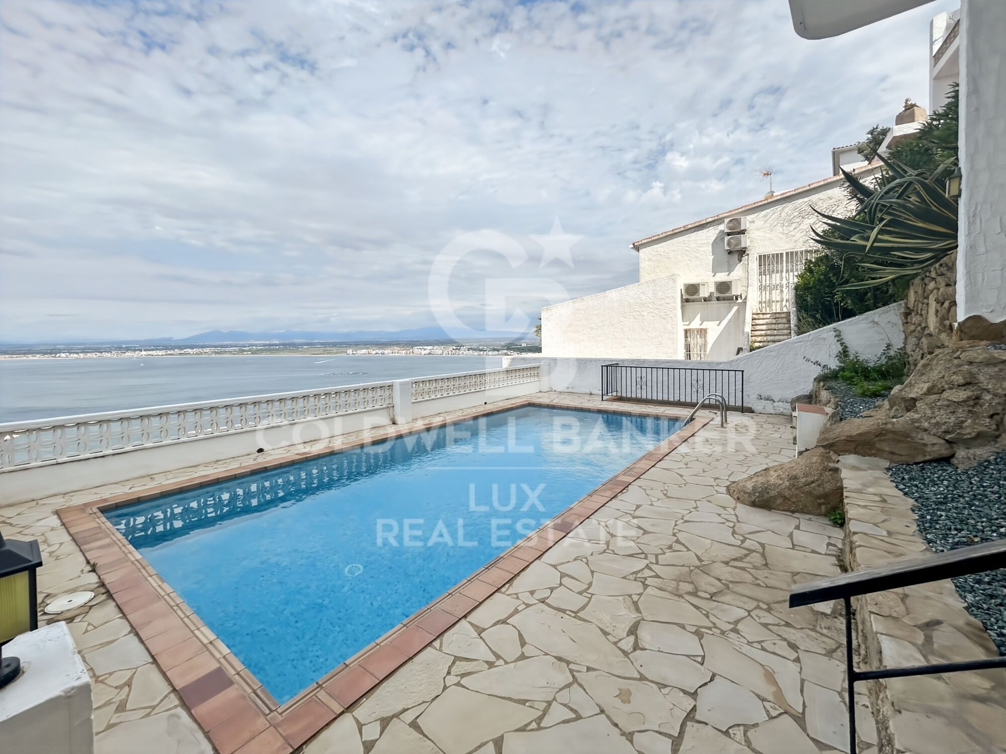 Appartement avec vue sur la mer, terrasse et garage privé