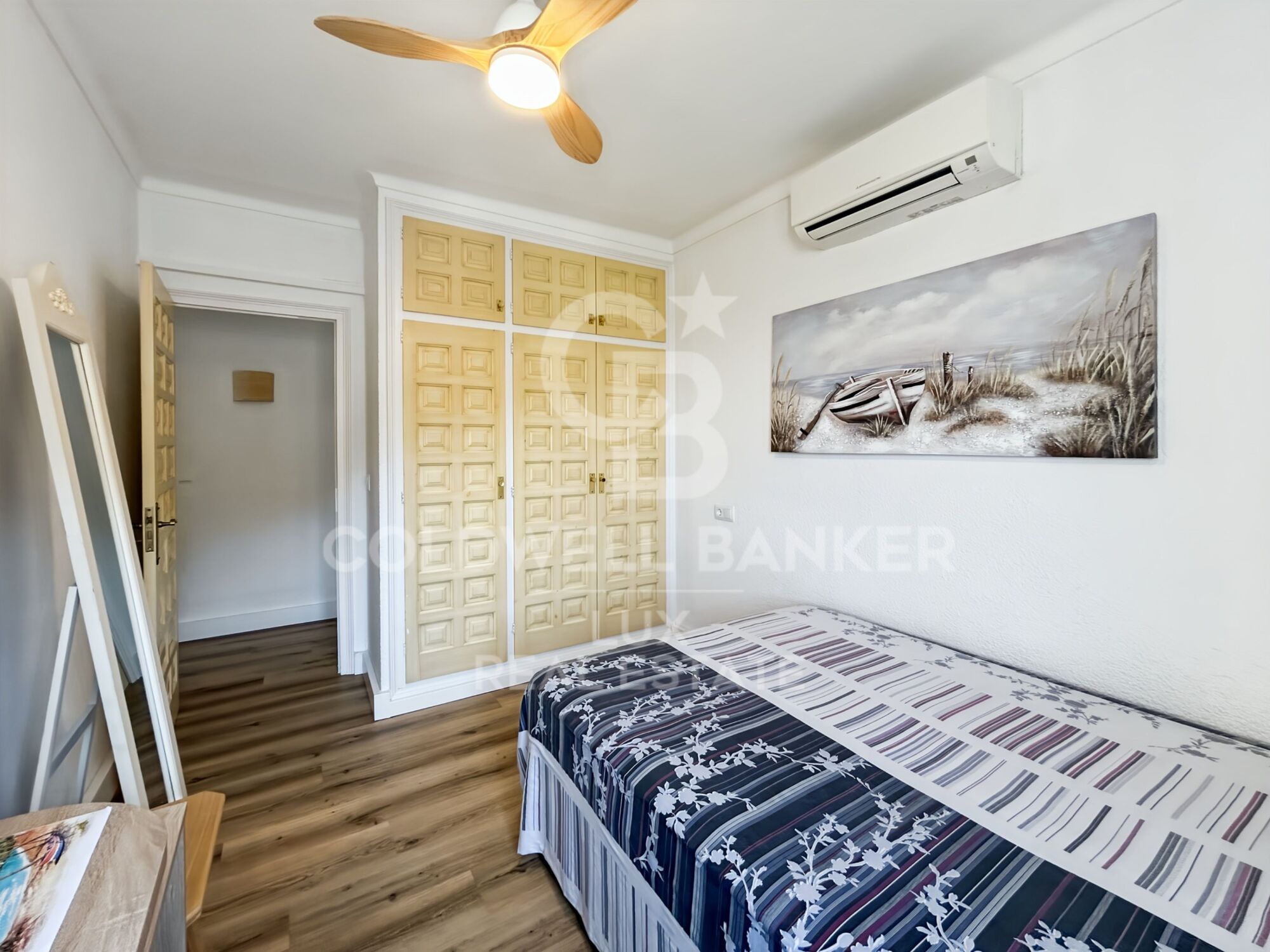 Wohnung mit Meerblick, Terrasse und privater Garage