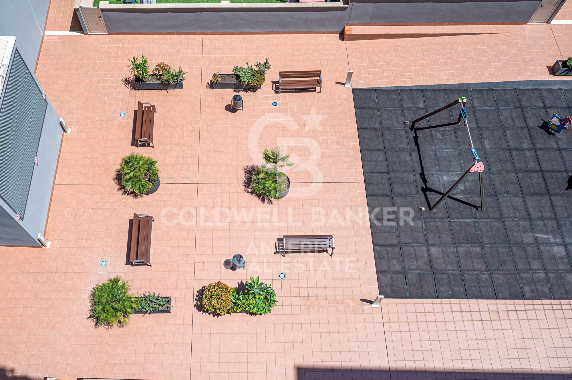 Exclusive penthouse with two terraces next to Port de Badalona