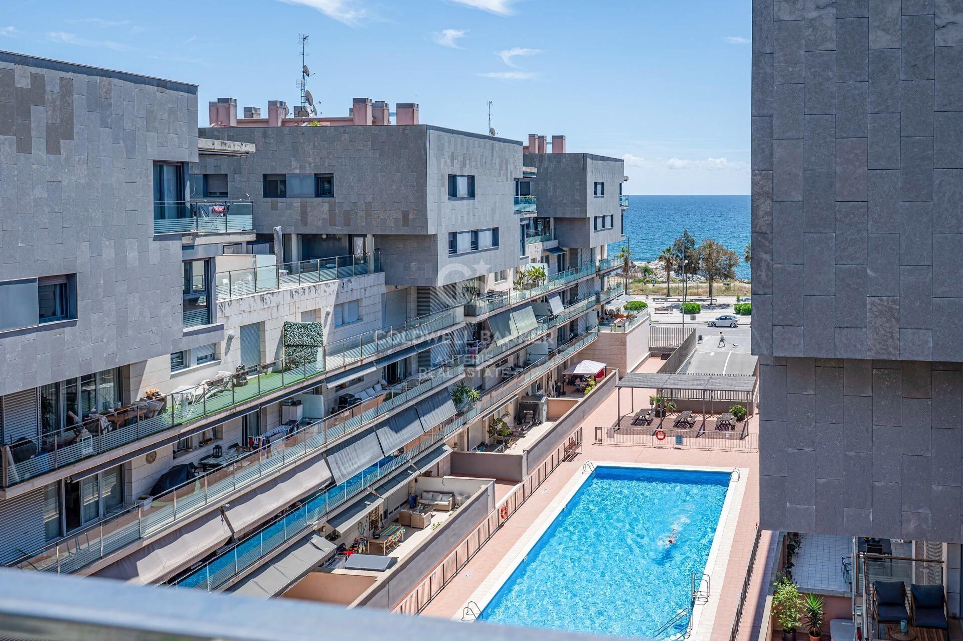 Exclusivo ático con doble terraza junto al Port de Badalona