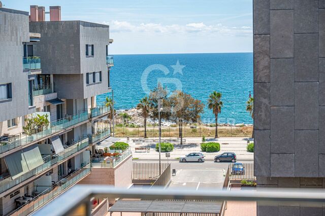 Exclusive penthouse with two terraces next to Port de Badalona