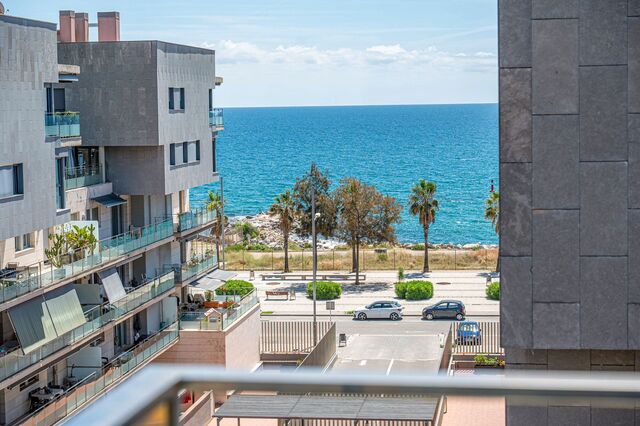 Exclusive penthouse with two terraces next to Port de Badalona