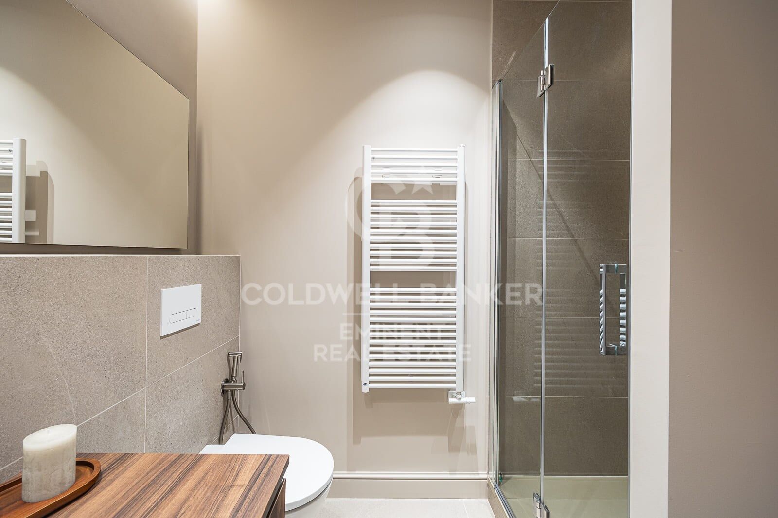 Appartement flambant neuf et entièrement rénové dans le quartier de Gran Vía à Gérone. Le luxe de vivre dans le quartier de l'Eixample.