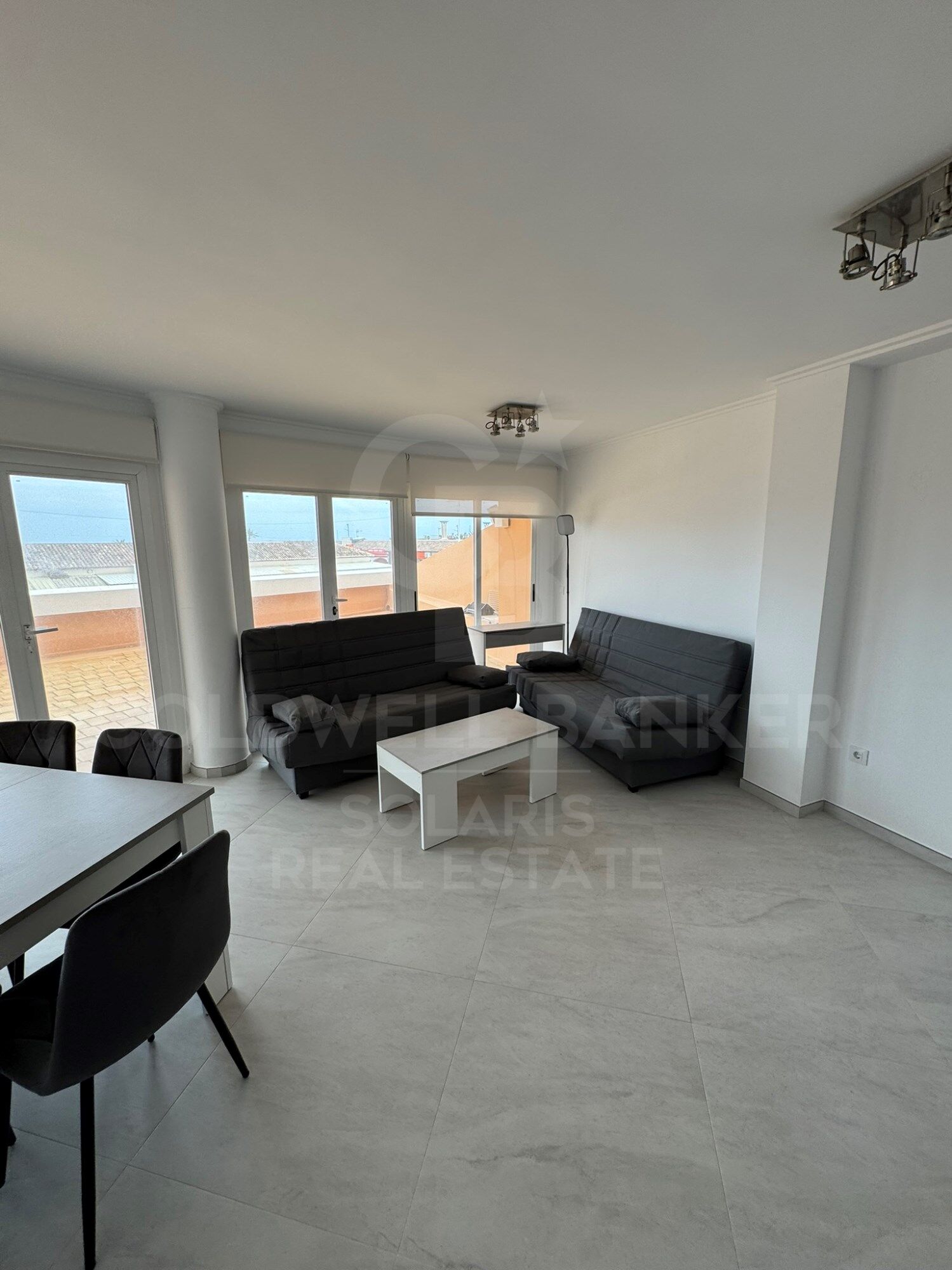 Exclusivo Apartamento en Alquiler Anual en Primera Línea del Arenal, Jávea