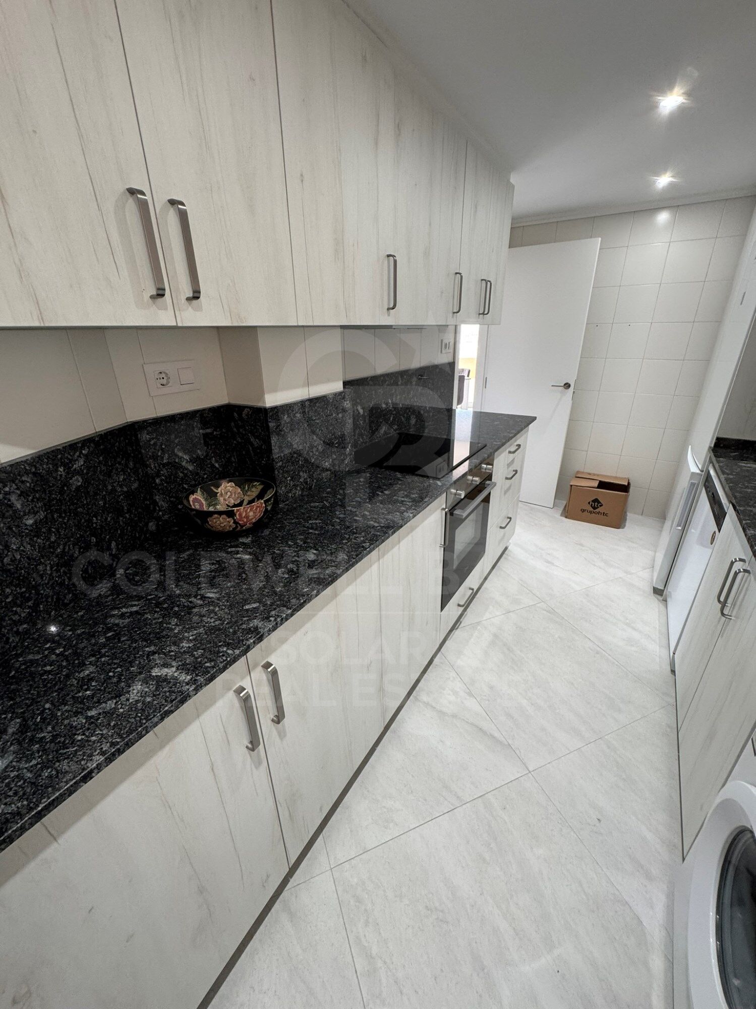 Exclusivo Apartamento en Alquiler Anual en Primera Línea del Arenal, Jávea