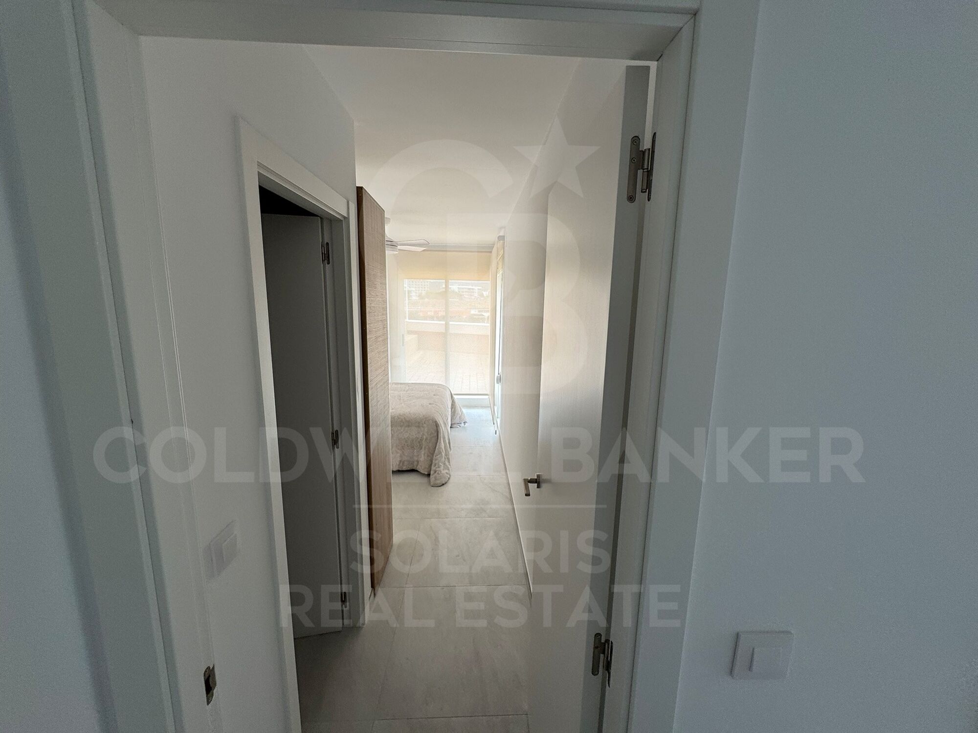 Exclusivo Apartamento en Alquiler Anual en Primera Línea del Arenal, Jávea