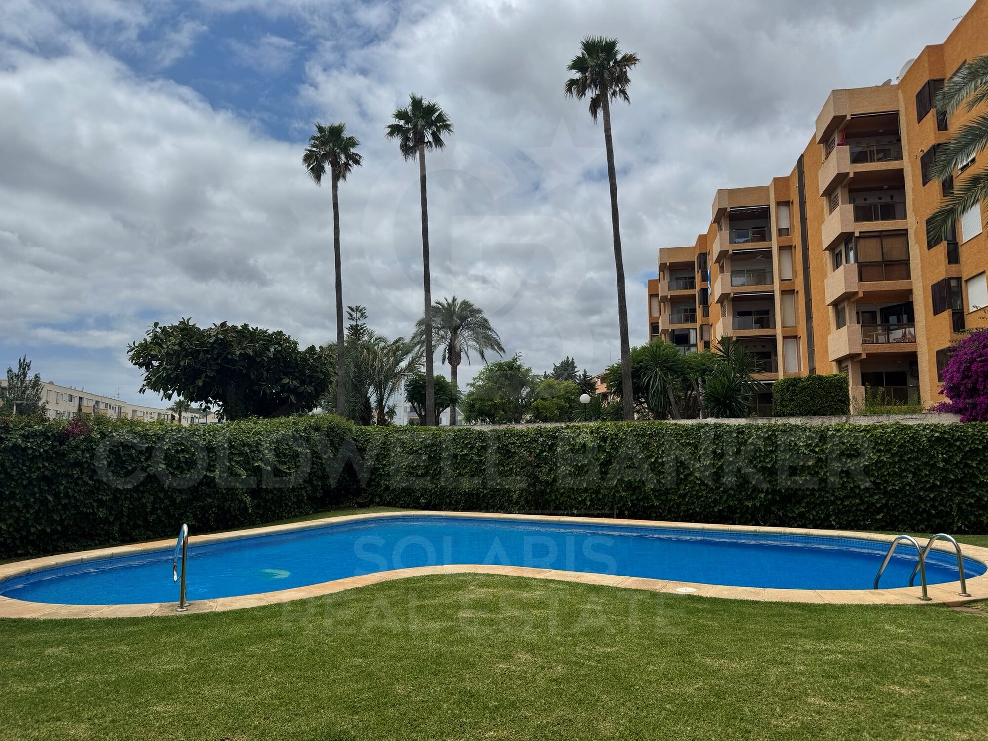 Exclusivo Apartamento en Alquiler Anual en Primera Línea del Arenal, Jávea
