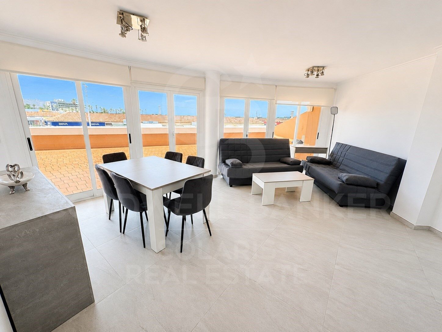 Exclusivo Apartamento en Alquiler Anual en Primera Línea del Arenal, Jávea