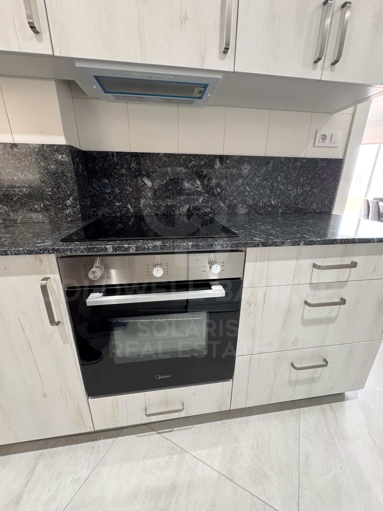 Exclusivo Apartamento en Alquiler Anual en Primera Línea del Arenal, Jávea