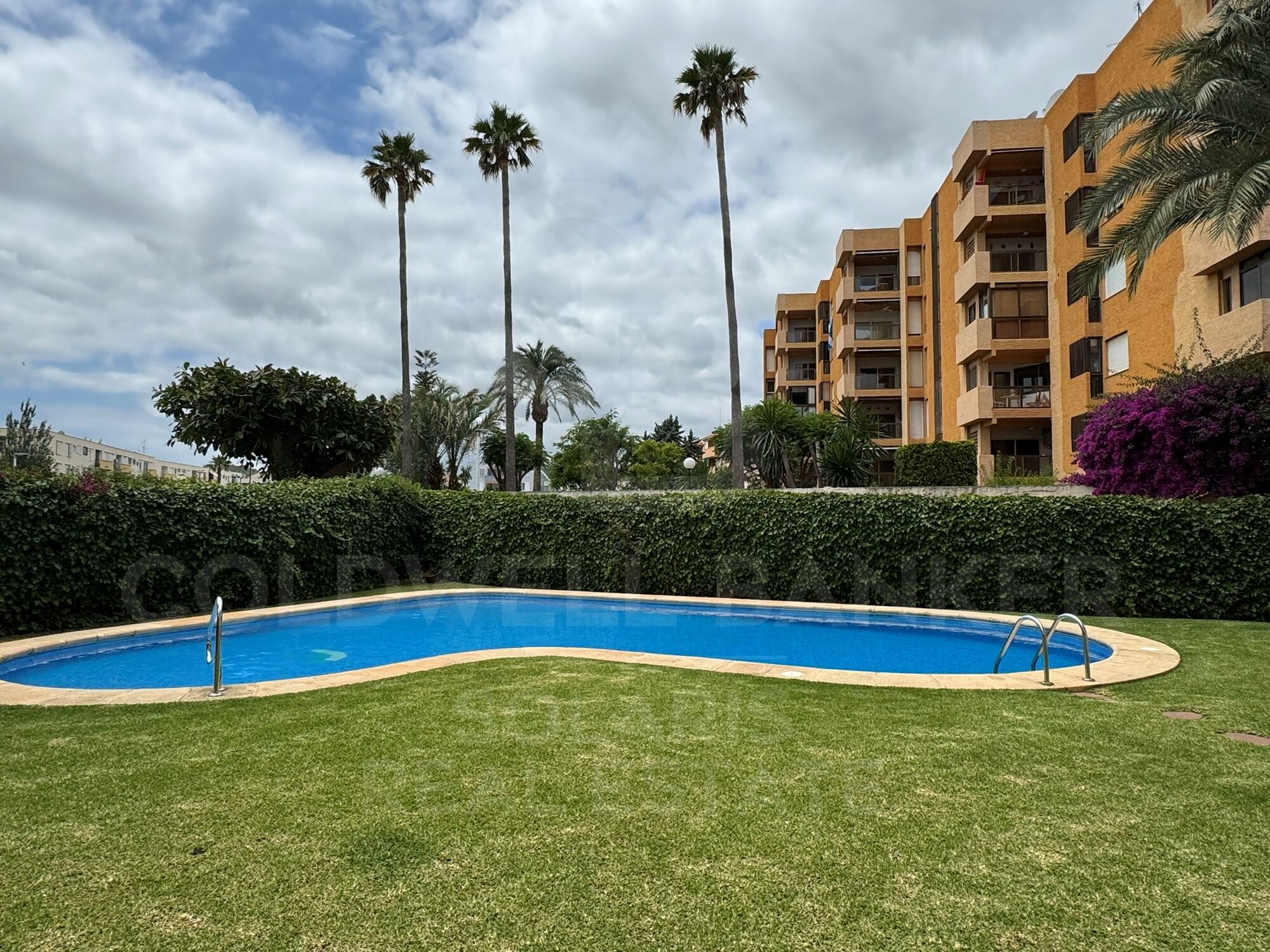Appartement exclusif à loyer annuel sur la ligne de front d'Arenal, Jávéa