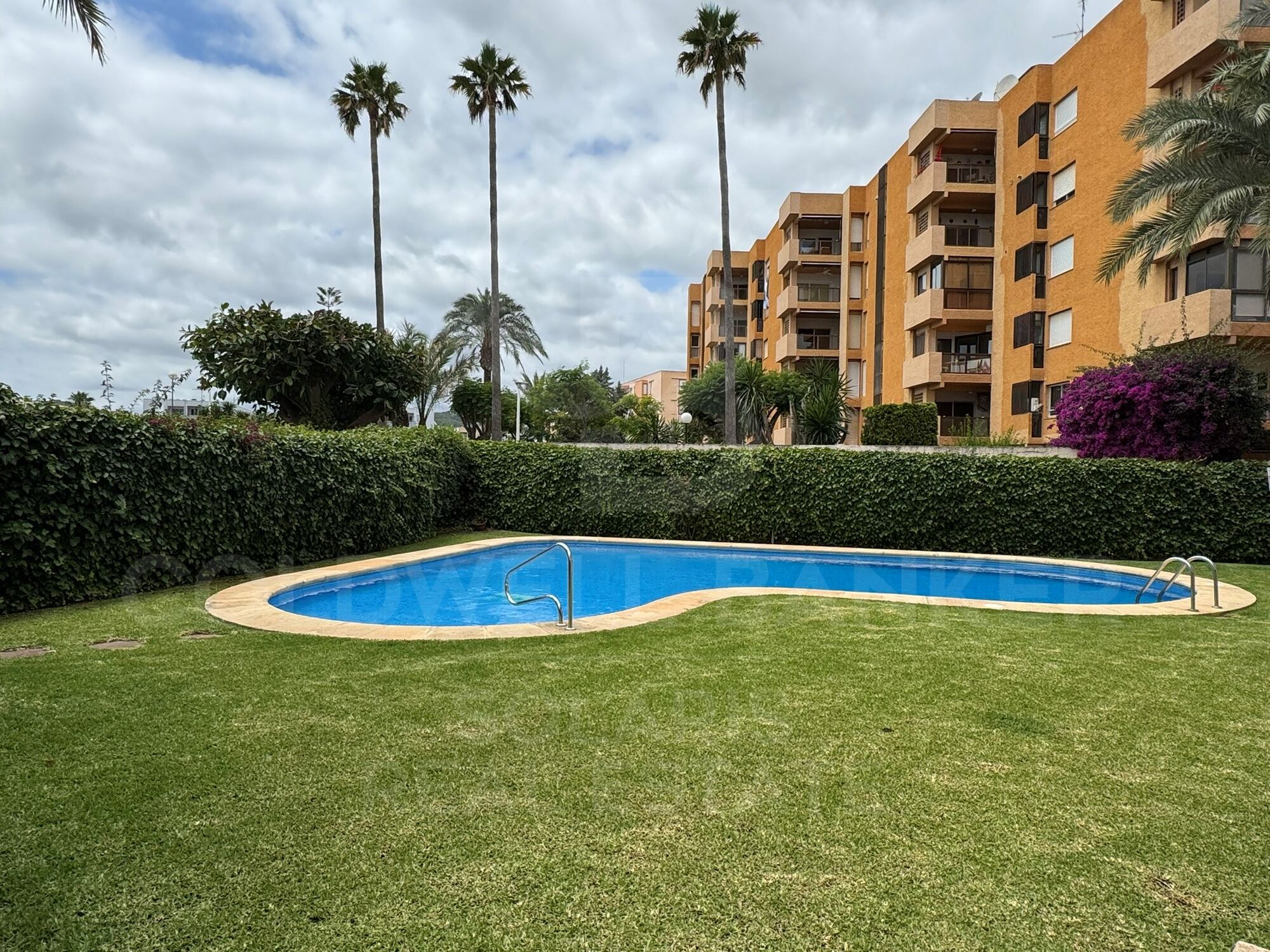 Appartement exclusif à loyer annuel sur la ligne de front d'Arenal, Jávéa