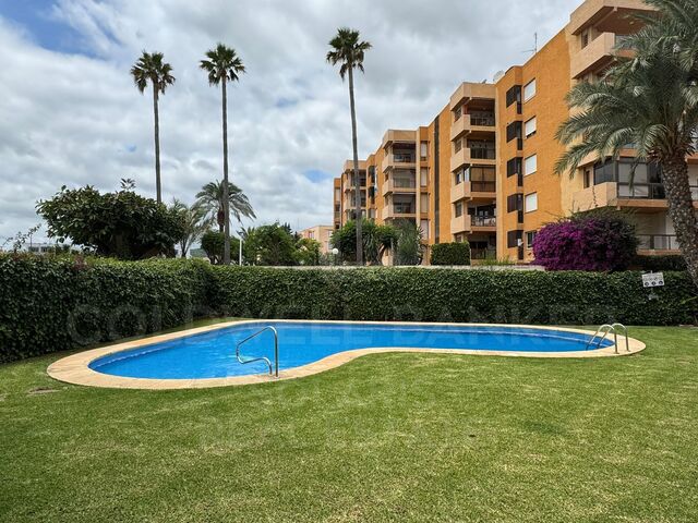 Exclusivo Apartamento en Alquiler Anual en Primera Línea del Arenal, Jávea