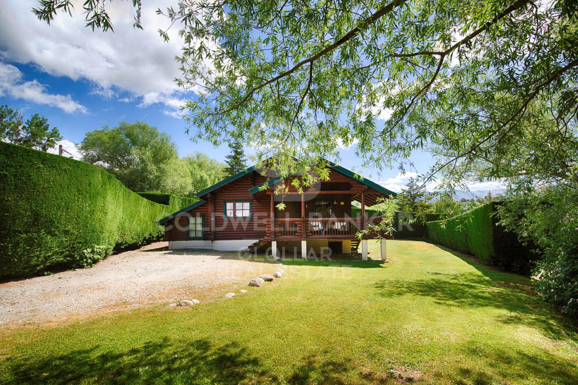 Exclusive house with sunny garden in Bajande