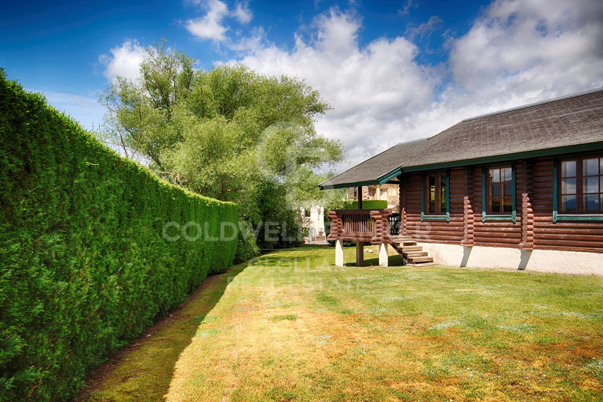 Exclusive house with sunny garden in Bajande
