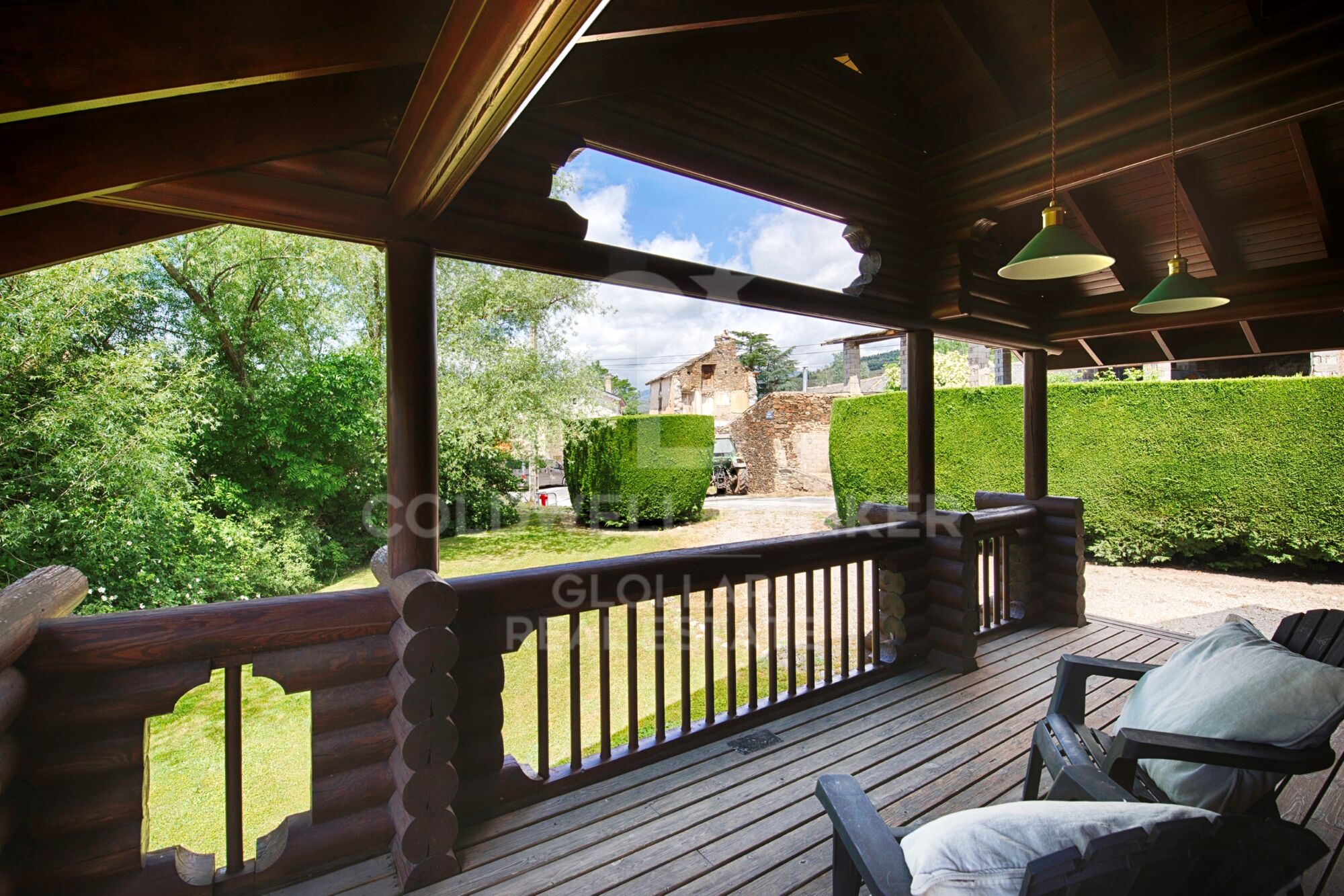 Exclusive house with sunny garden in Bajande