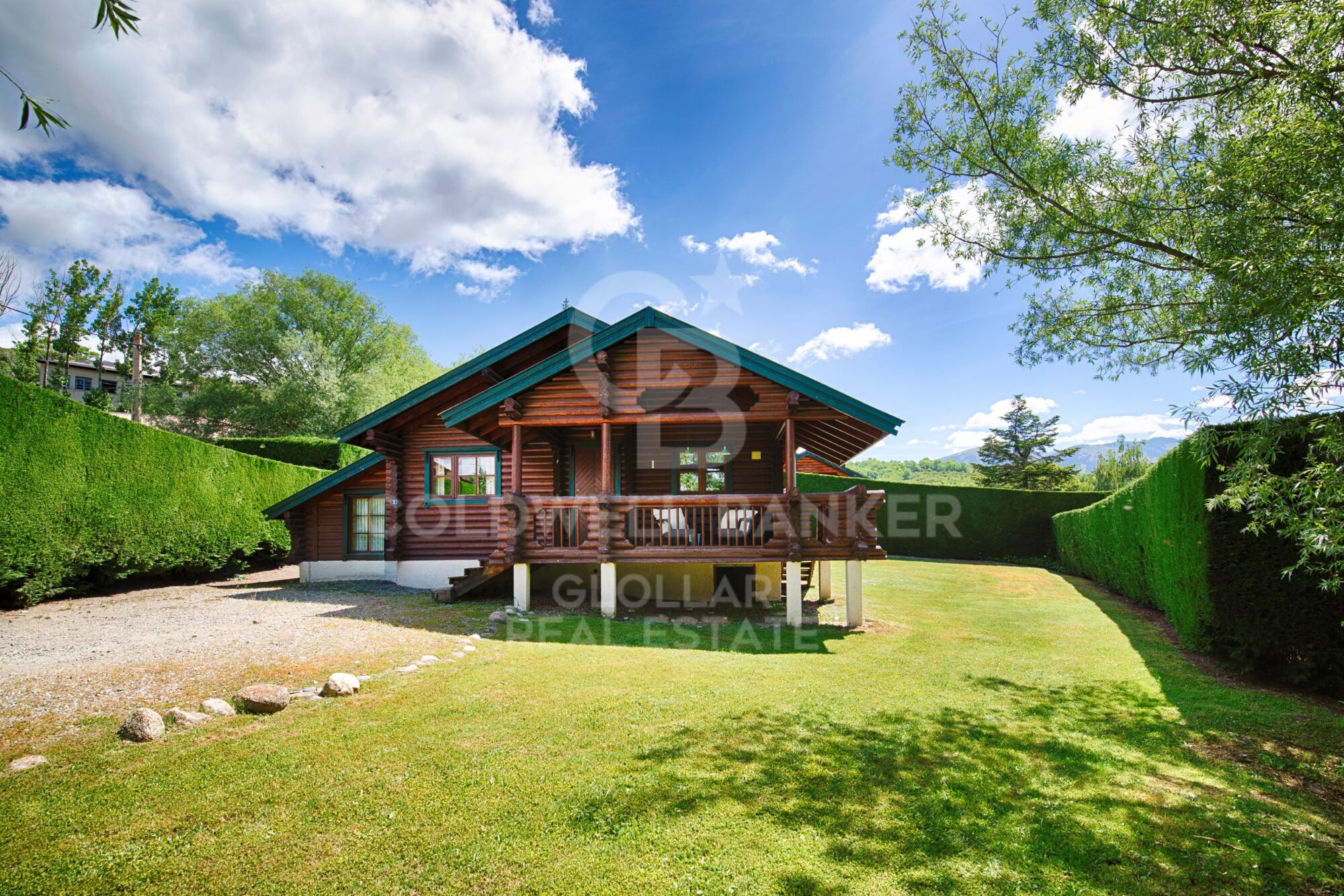 Exclusive house with sunny garden in Bajande