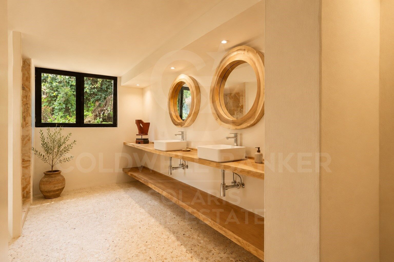 Exclusiva Villa con Vistas Panorámicas al Mar en una de las Mejores Ubicaciones de Jávea