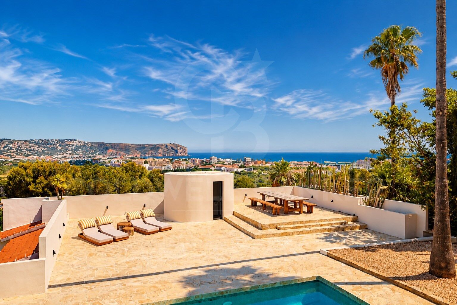 Exclusiva Villa con Vistas Panorámicas al Mar en una de las Mejores Ubicaciones de Jávea