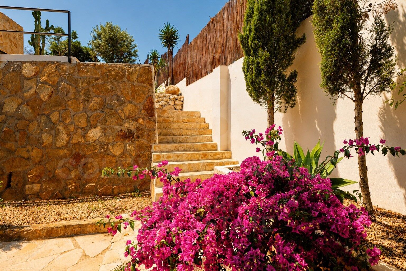 Exclusiva Villa con Vistas Panorámicas al Mar en una de las Mejores Ubicaciones de Jávea